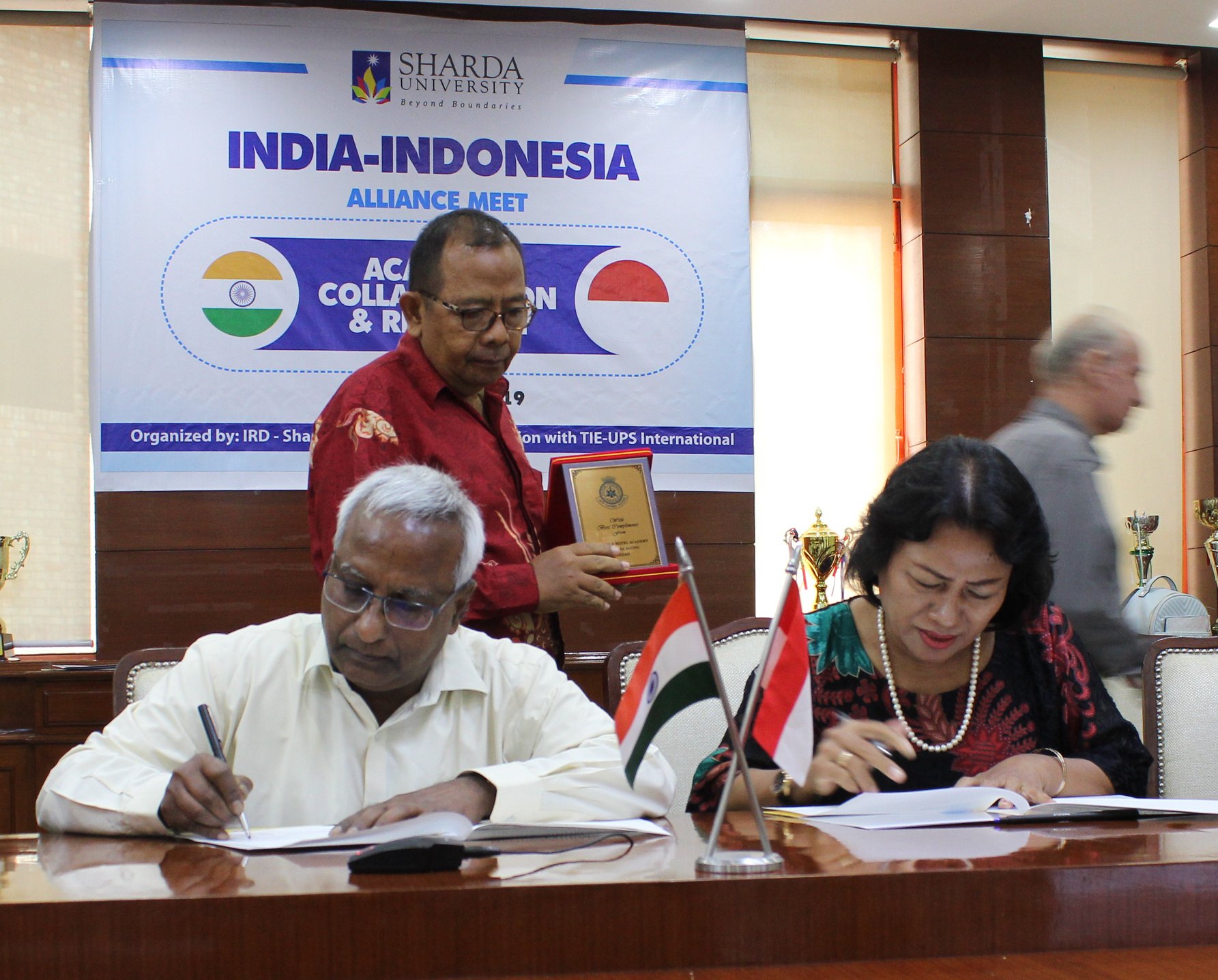 Penandatanganan MOU  APP-DA dengan 3 Perguruan Tinggi di India