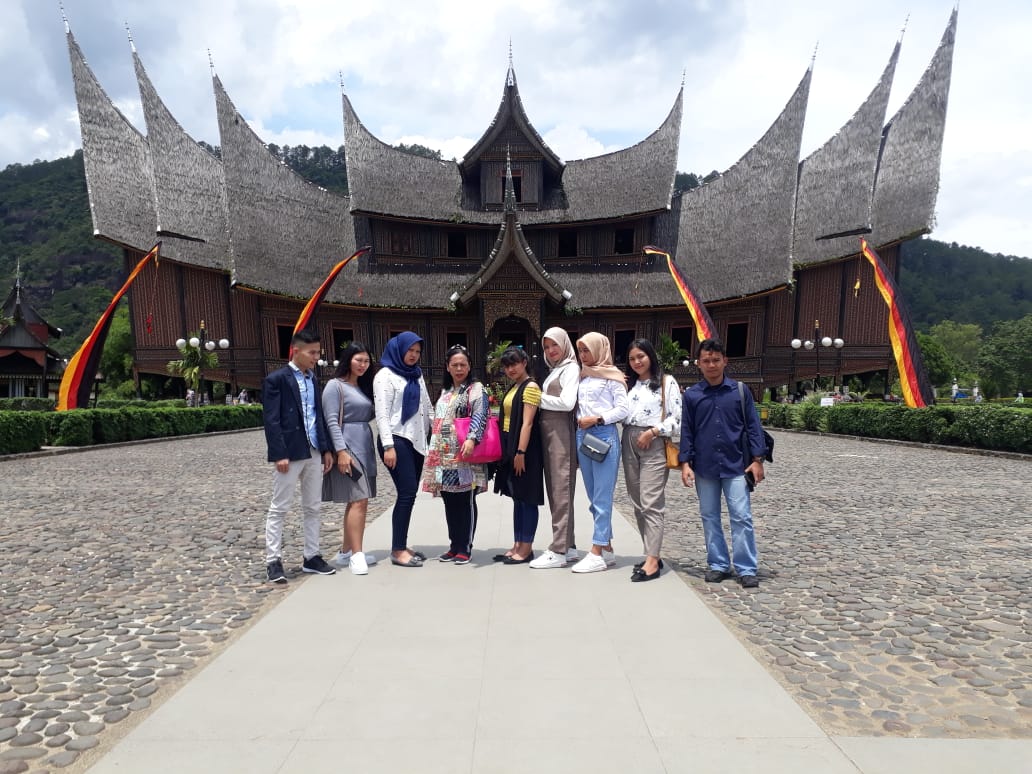 Kegiatan Mahasiswa Jurusan Usaha Perjalanan Wisata Overland Sumatera Barat